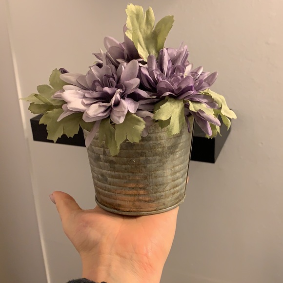 ✨2/$20 ✨ FAUX Potted Flowers - Picture 3 of 3